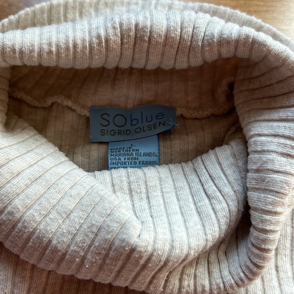 Sweater Turtleneck - Picture 3 of 4